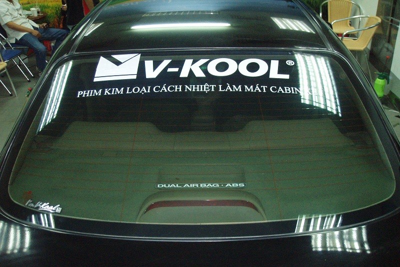 Dán Phim Cách Nhiệt Ô Tô 8 Phim dán kính chống nắng V-Kool