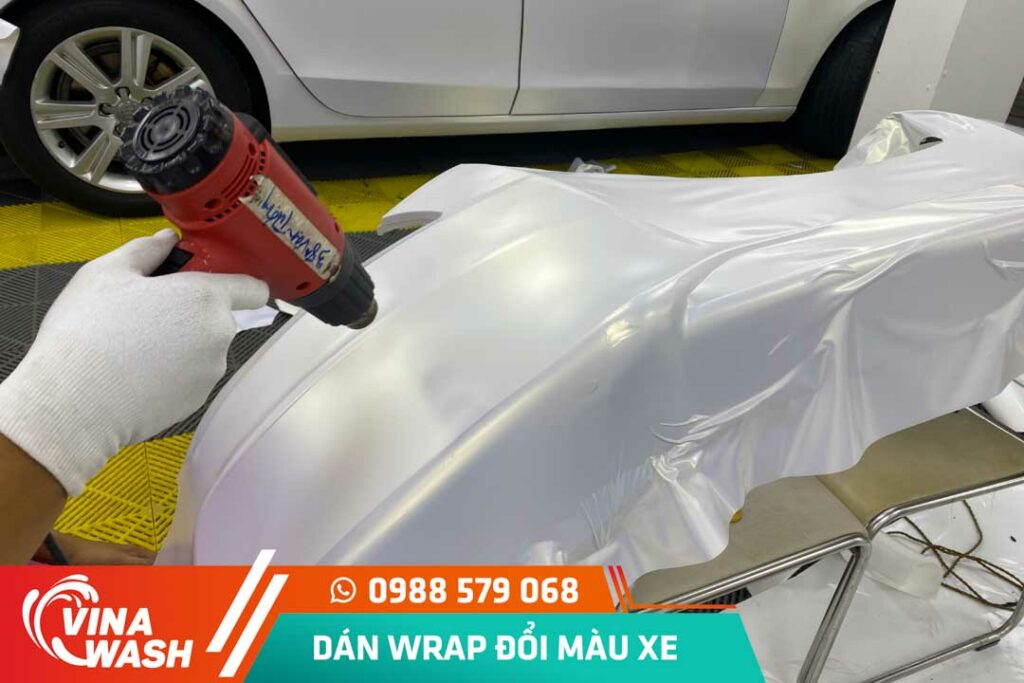 Wrap ô tô 2024: Đổi màu xe bằng decal và bảng giá chi tiết 8 Kỹ thuật dán wrap decal xe ô tô rất quan trọng để đảm bảo không bị bong tróc